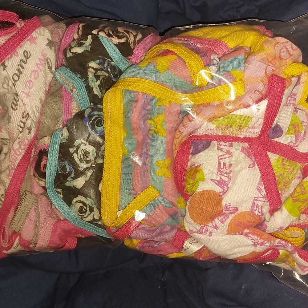 WONDER-WEAR GIRL ASSORTED UNDERWEAR - Picture 1 of 16